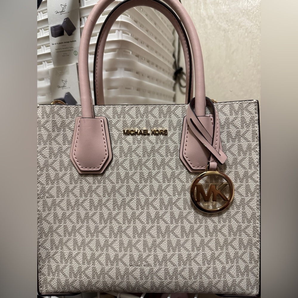 Michael Kors Mercer Medium Messenger Crossbody Bag